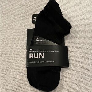 NWT Darn Tough Men’s Run Merino Black No Show Socks, Size Medium